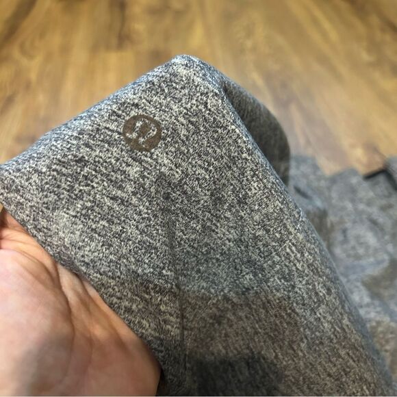 Lululemon reversible black gray athletic training active shorts women’s 6 - Picture 5 of 9